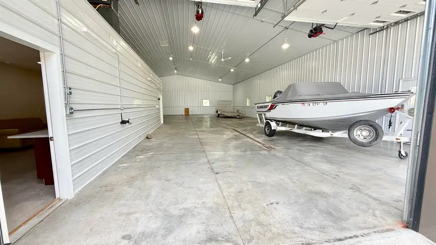 24339 182nd St, Spirit Lake, IA 51360 - #3