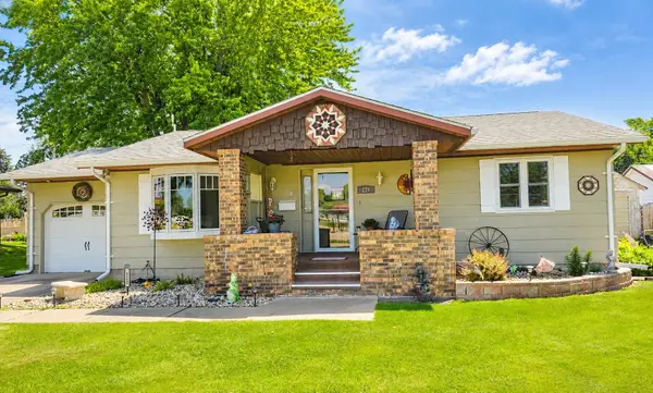 220 N 3rd Avenue E, Hartley, IA 51346