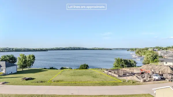 150 West Bay Rd, Lake Park, IA 51347