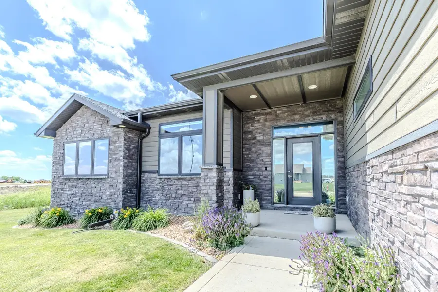 3210 Jolly Ct, Spirit Lake, IA 51360 - #3
