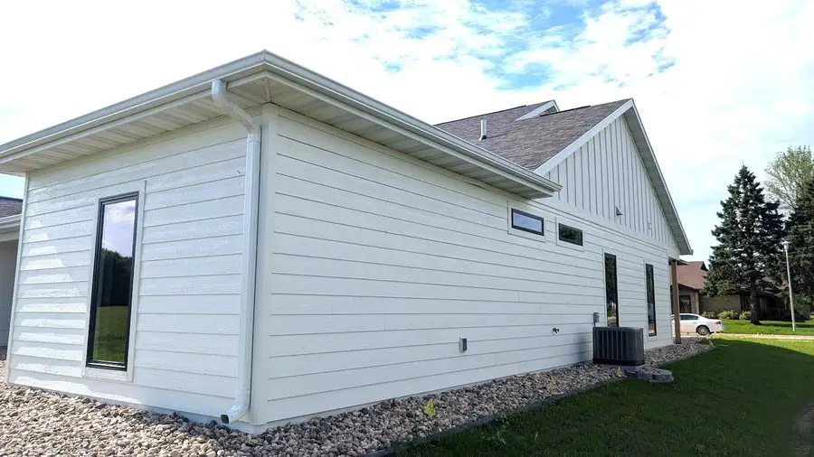 1612 W 11th Street, Spencer, IA 51301 - #2