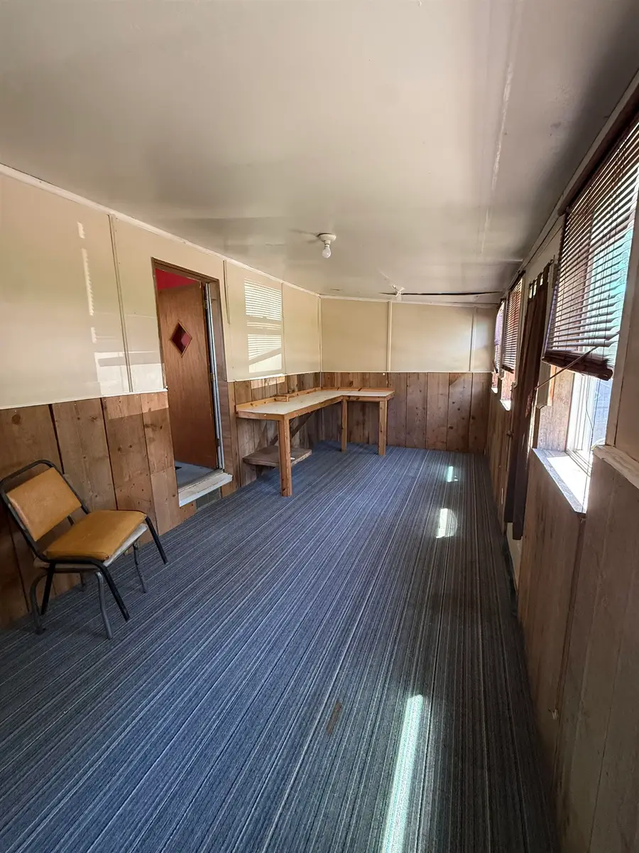 406 S Roberts Avenue, Graettinger, IA 51342 - #2