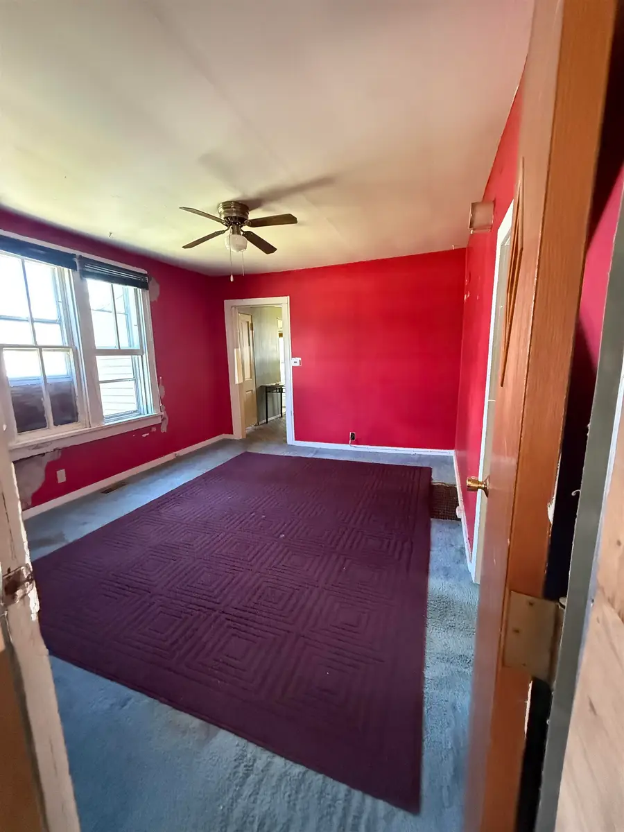 406 S Roberts Avenue, Graettinger, IA 51342 - #3