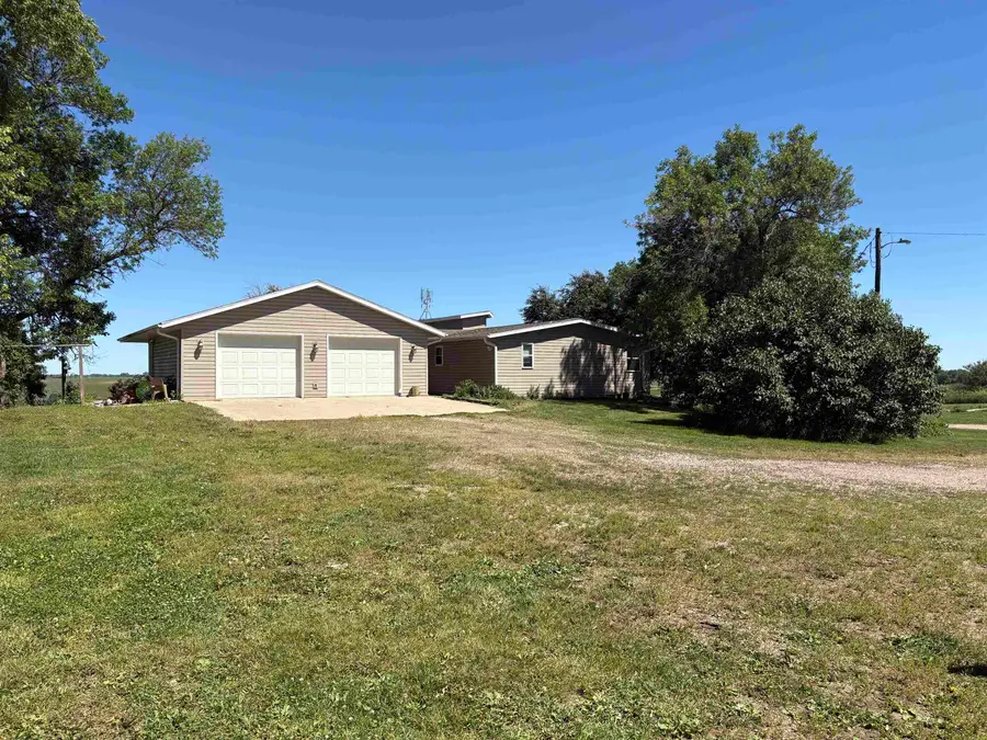 1335 100th Avenue, Lake Park, IA 51347 - #2