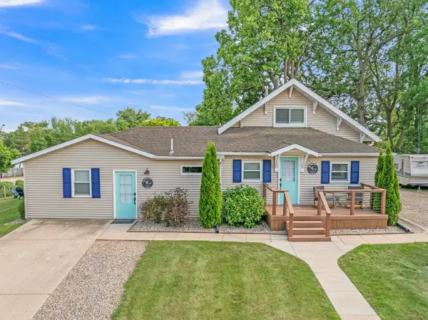 41 Dewey Street, Arnolds Park, IA 51331