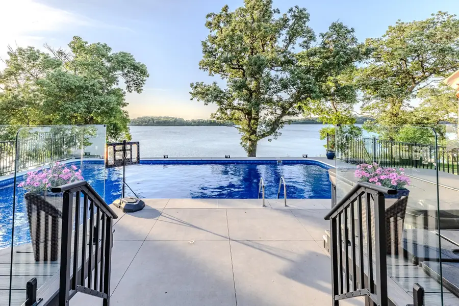 112 W Bay Road, Lake Park, IA 51347 - #3