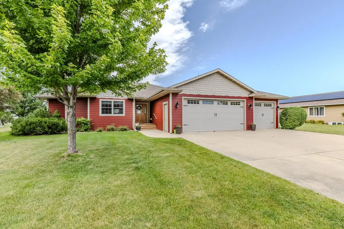 2504 Troy Ave, Spirit Lake, IA 51360 - #1