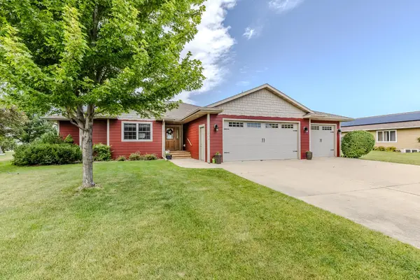 2504 Troy Ave, Spirit Lake, IA 51360