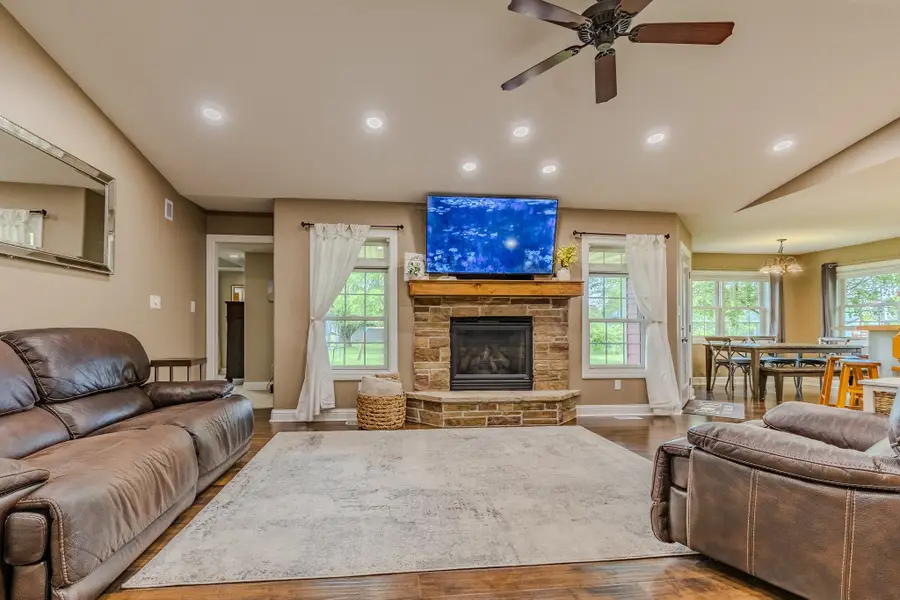 2504 Troy Ave, Spirit Lake, IA 51360 - #3