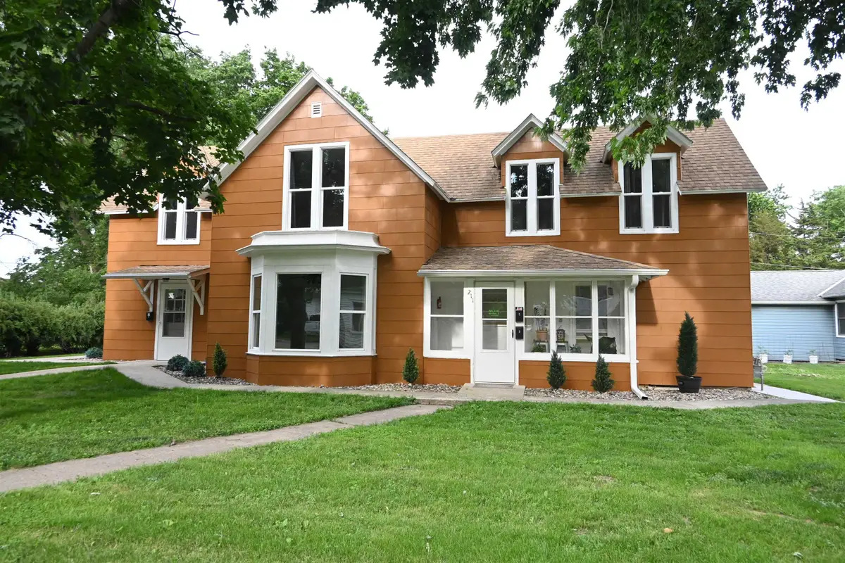 211 S 5th Street, Sac City, IA 50583 - #1