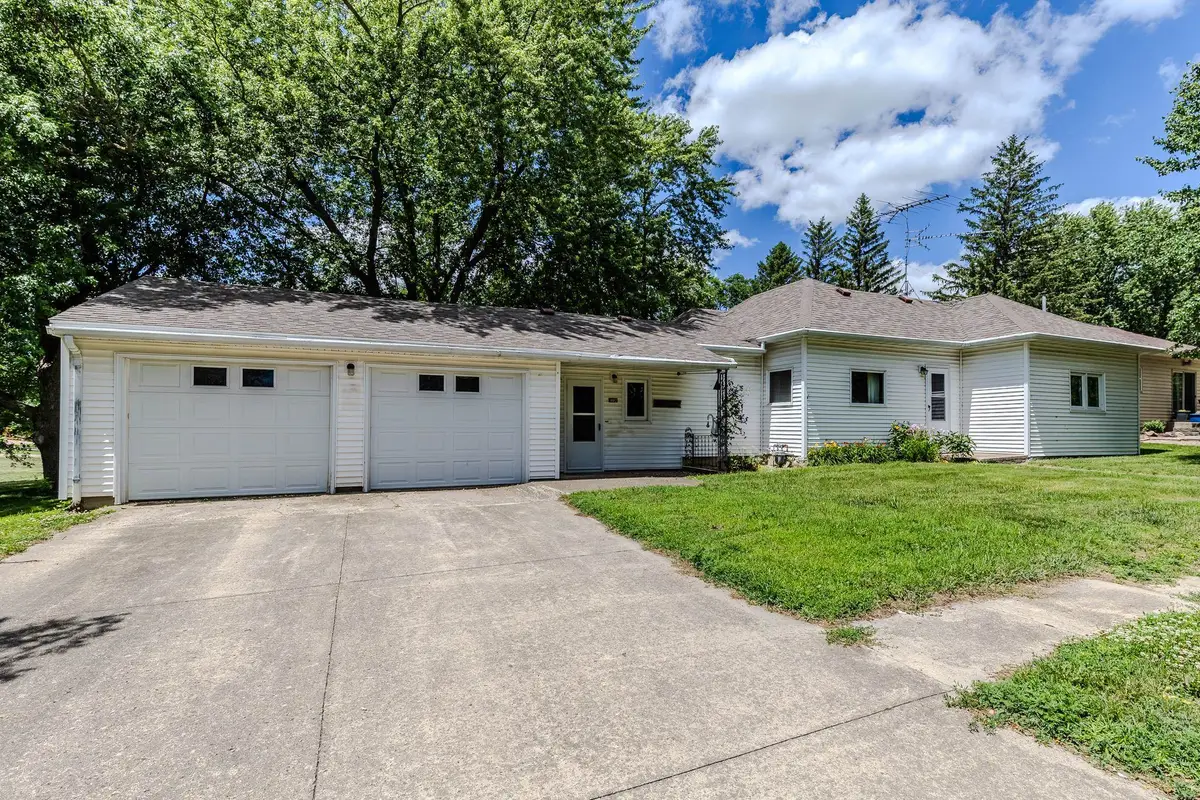 107 W 3rd St, Lake Park, IA 51347 - #1