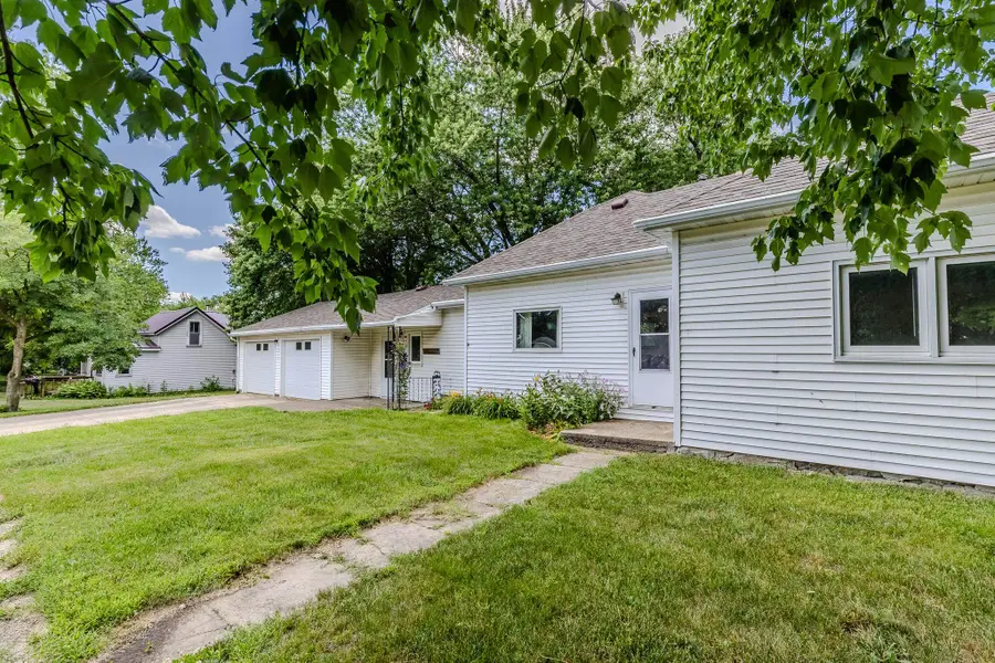 107 W 3rd St, Lake Park, IA 51347 - #3