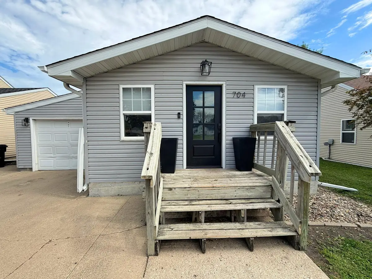 704 4th Avenue, Armstrong, IA 50514 - #1