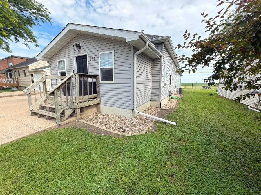 704 4th Avenue, Armstrong, IA 50514 - #2