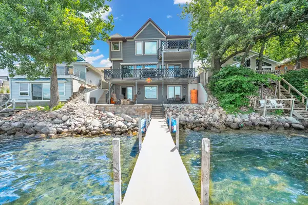 325 Lakeshore Drive, Arnolds Park, IA 51331