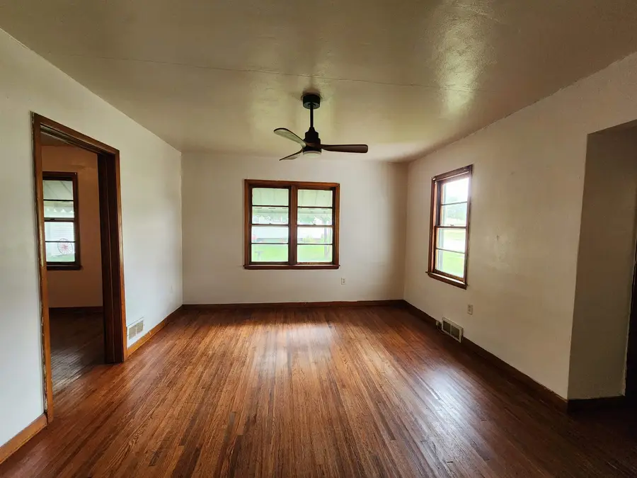 323 W Section Line Road Road, Laurens, IA 50554 - #2