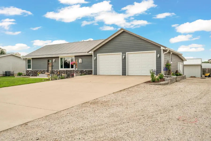 605 N Walnut Avenue, Graettinger, IA 51342 - #2