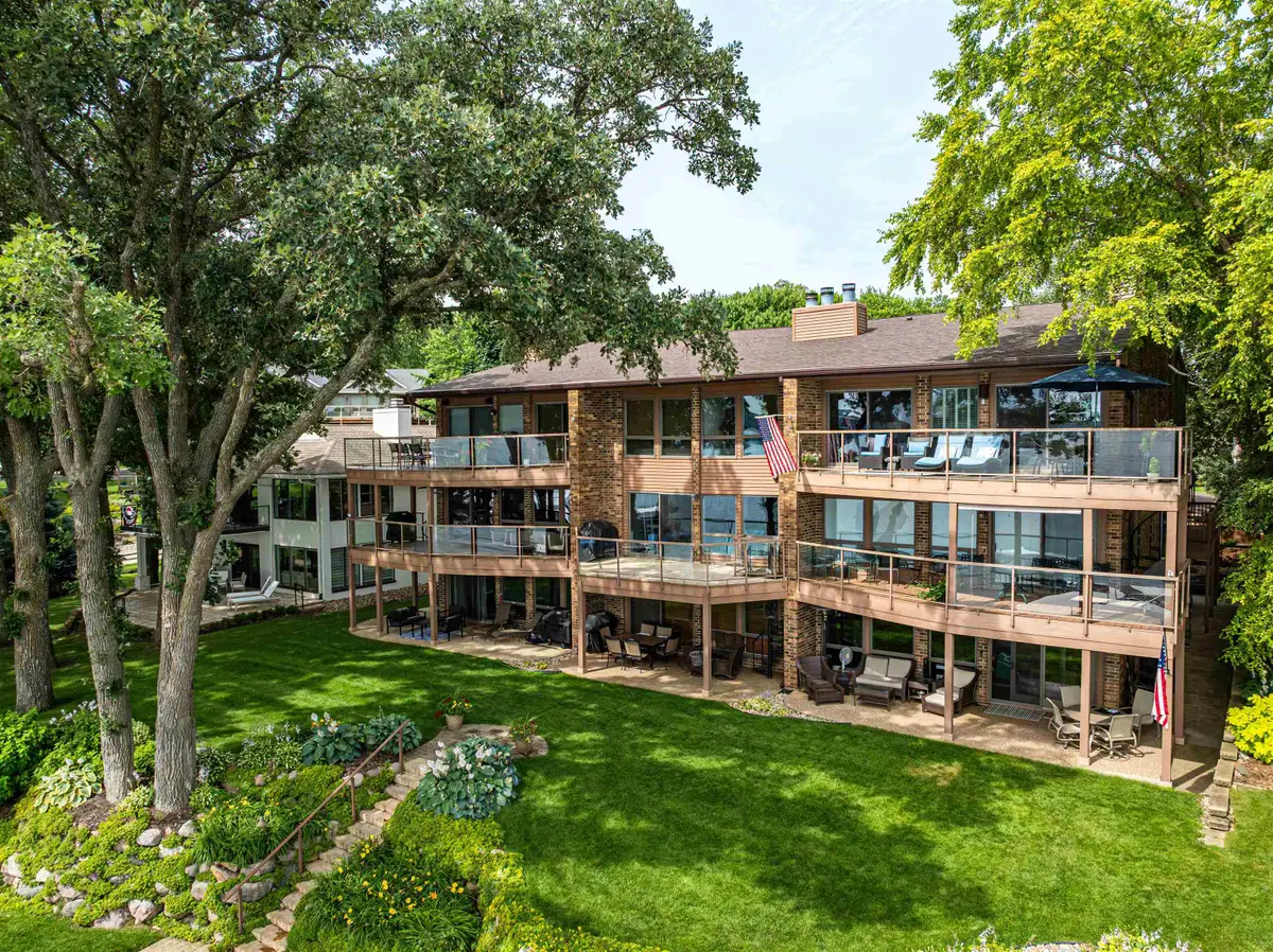 16978 Inner Lane S #8, Spirit Lake, IA 51360 - #1