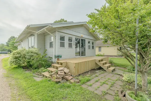 1412 Okoboji Avenue, Milford, IA 51351