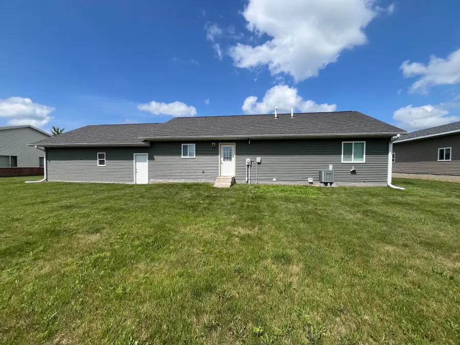 606 N Van Gordon Avenue, Graettinger, IA 51342 - #2