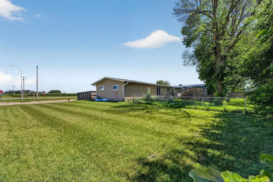 1002 S Market Street, Lake Park, IA 51347 - #3