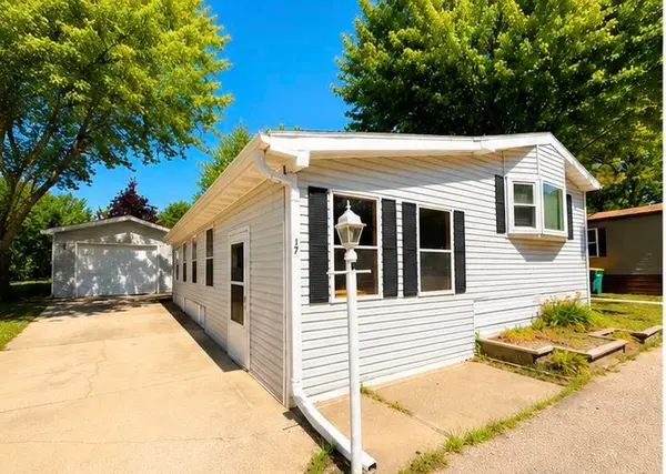 806 28th Street #17, Milford, IA 51351