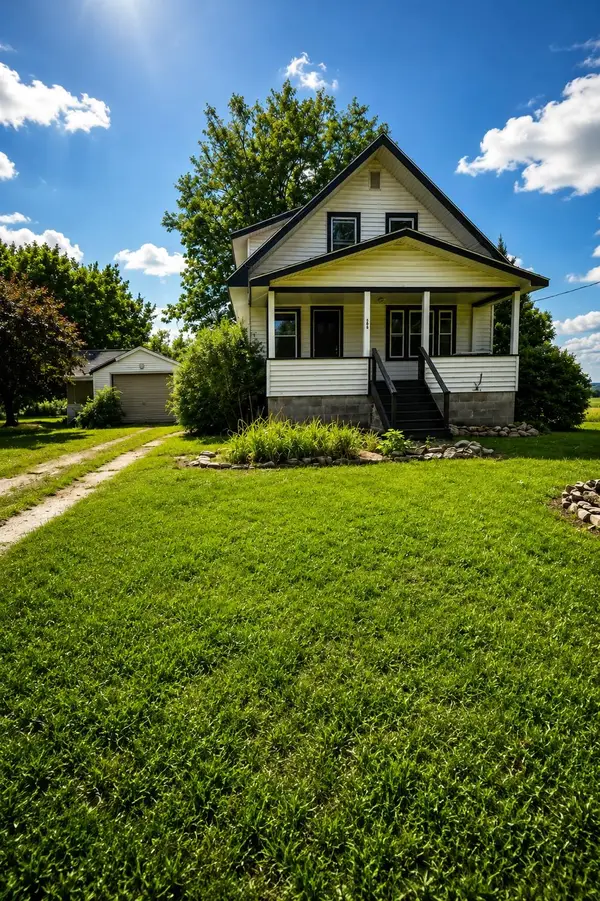 208 Linn St, Linn Grove, IA 51033