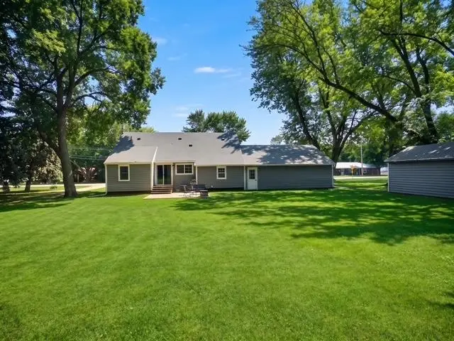 403 S Cedar Ave, Graettinger, IA 51342 - #2