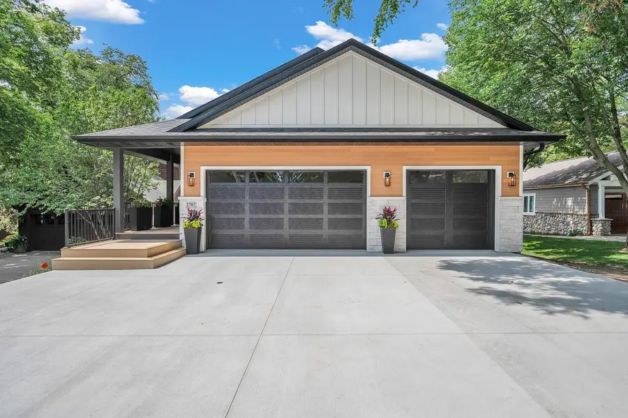 2707 1st Street, Arnolds Park, IA 51331 - #2