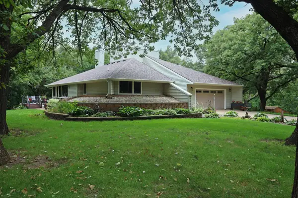1827 381st Avenue, Estherville, IA 51334