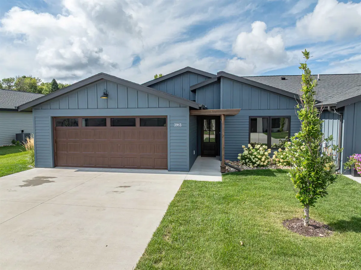 3913 Dorothy's Lane, Spirit Lake, IA 51360 - #1