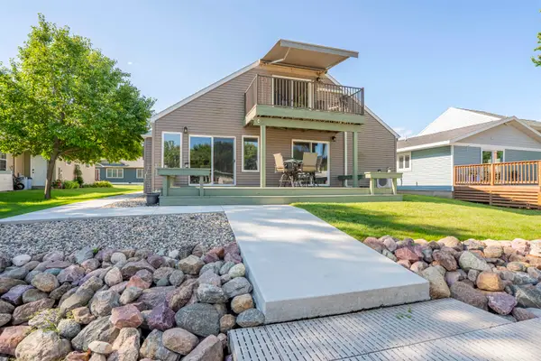 1304 Joy Loy Ln, Wahpeton, IA 51351