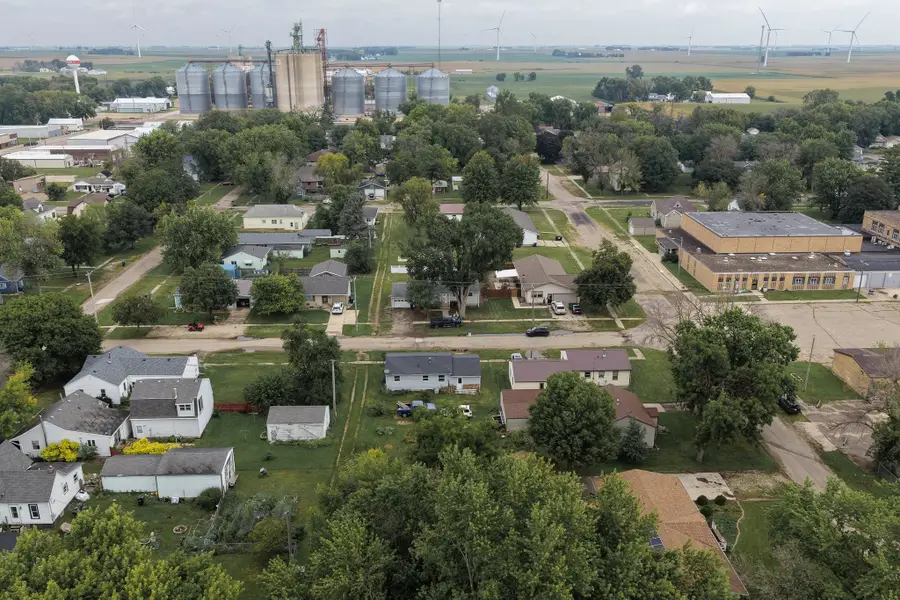 206 E 1st Street, Everly, IA 51338 - #2