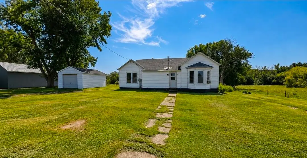 207 E 1st St, Sutherland, IA 51058 - #1