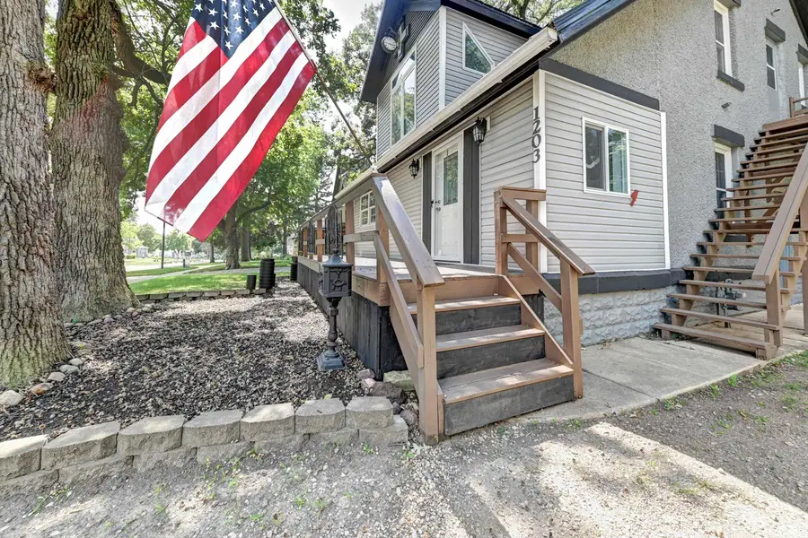 1203 N 6th Street, Estherville, IA 51334 - #3