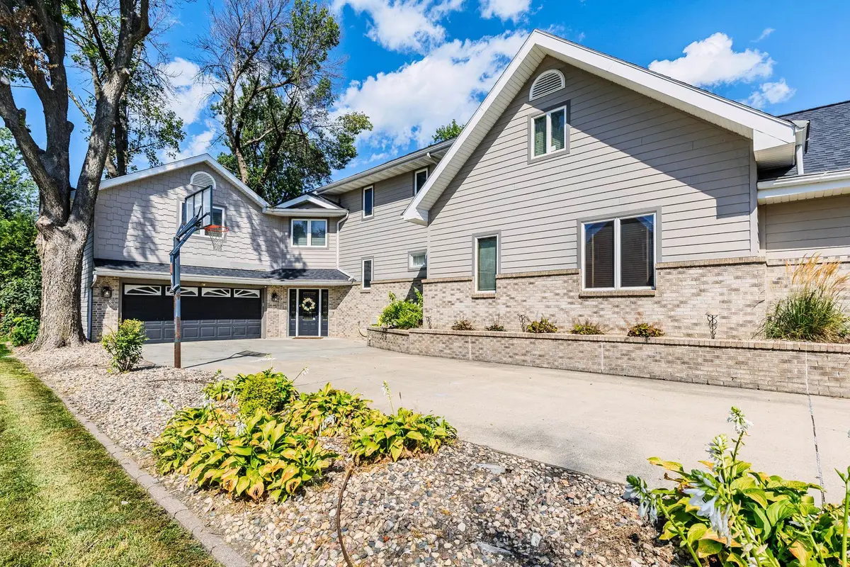 303 Ave D East, Lake Park, IA 51347 - #1