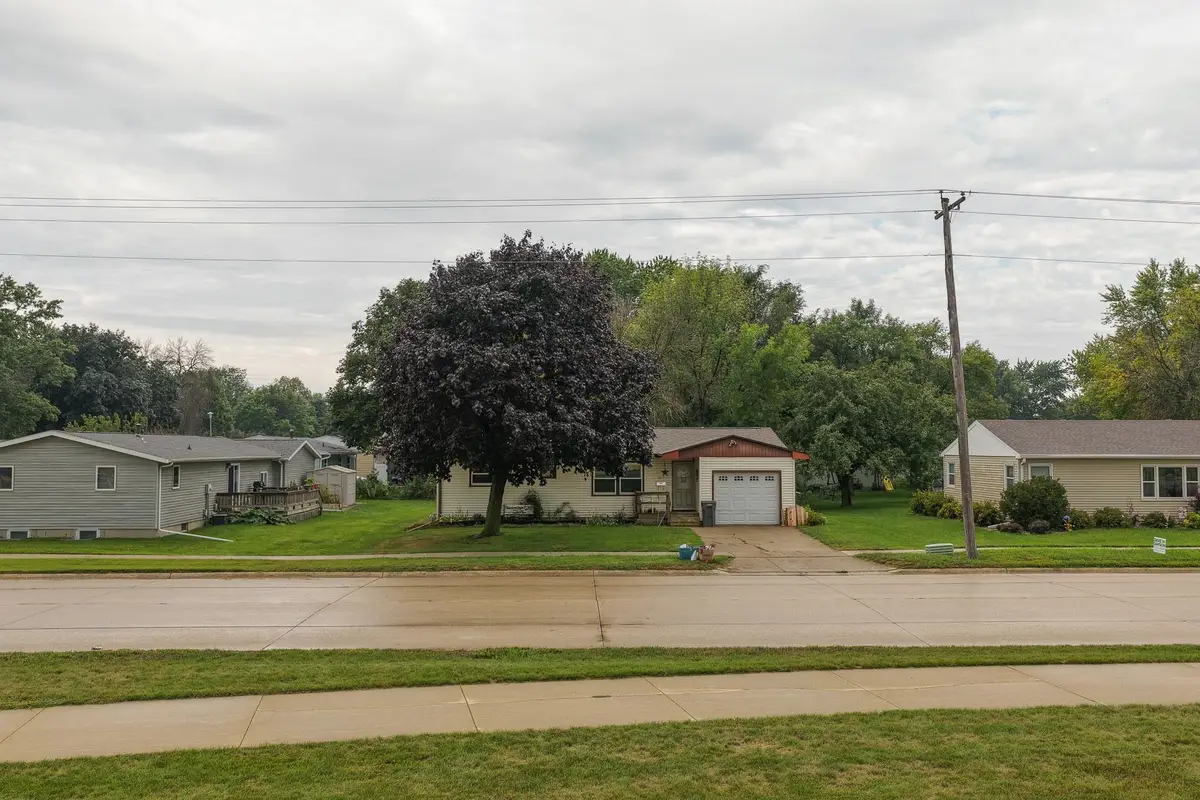 1411 10th Avenue E, Spencer, IA 51301 - #1