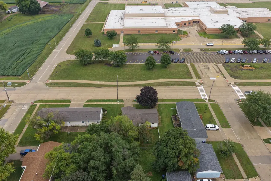 1411 10th Avenue E, Spencer, IA 51301 - #2