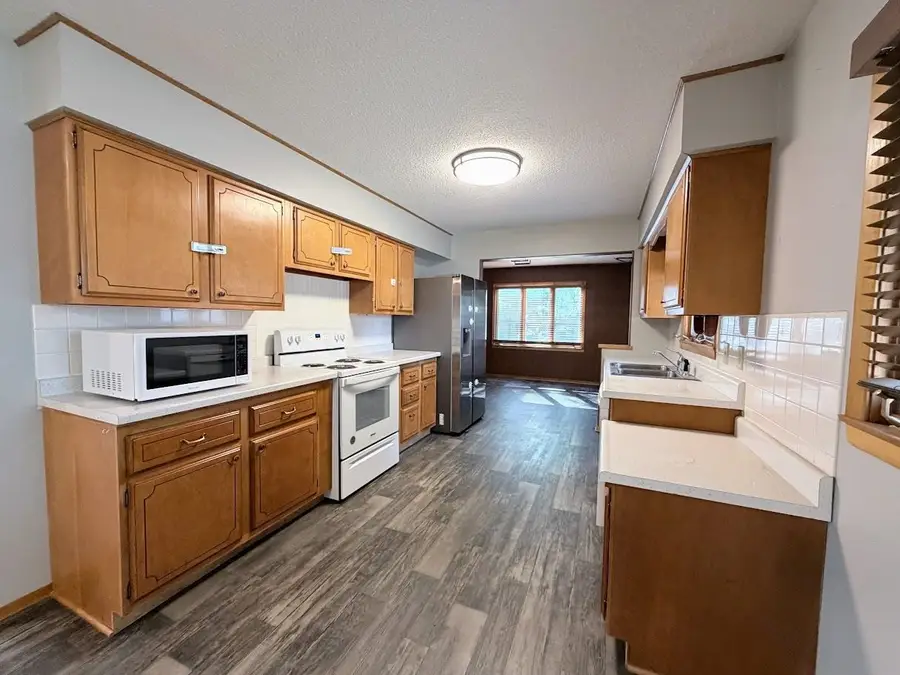 909 E 8th, Storm Lake, IA 50588 - #2