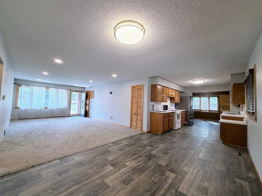 909 E 8th, Storm Lake, IA 50588 - #3