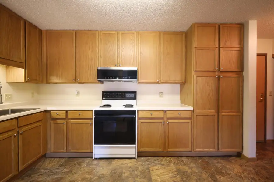 108 N 18th Street #102, Estherville, IA 51334 - #3