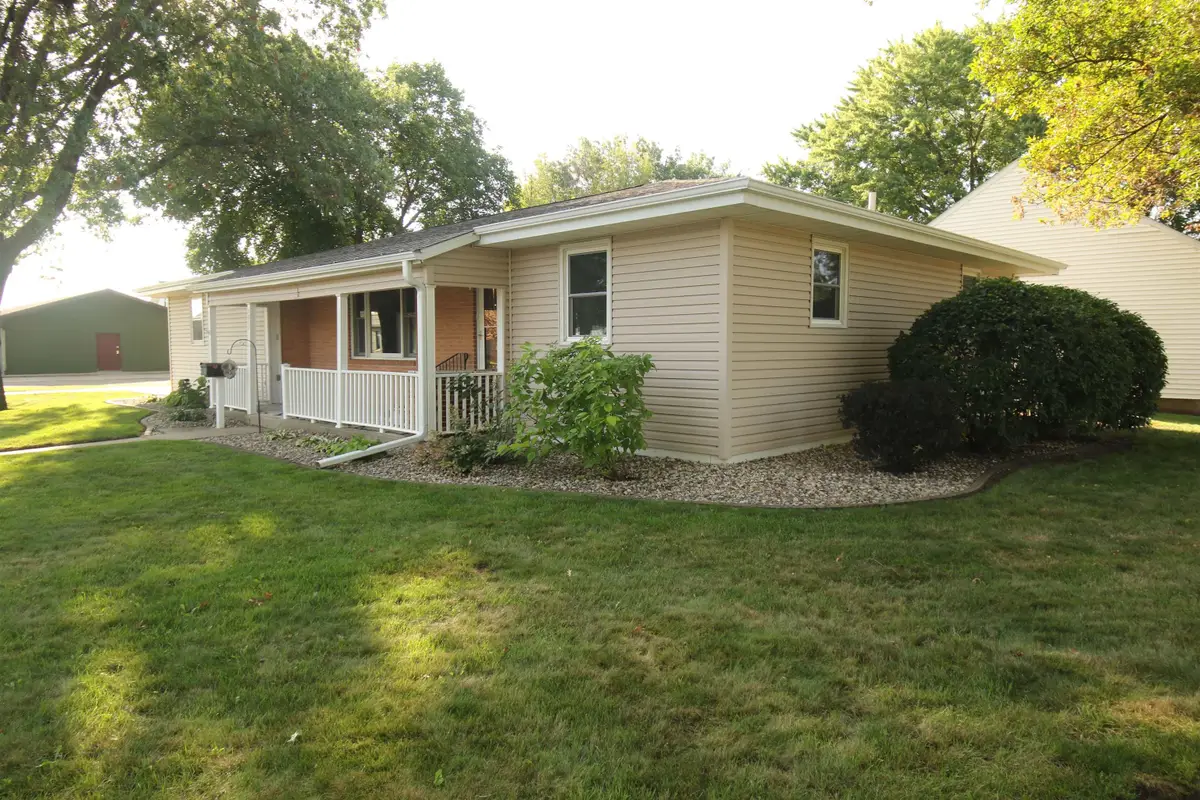 1011 17th St, Milford, IA 51351 - #1