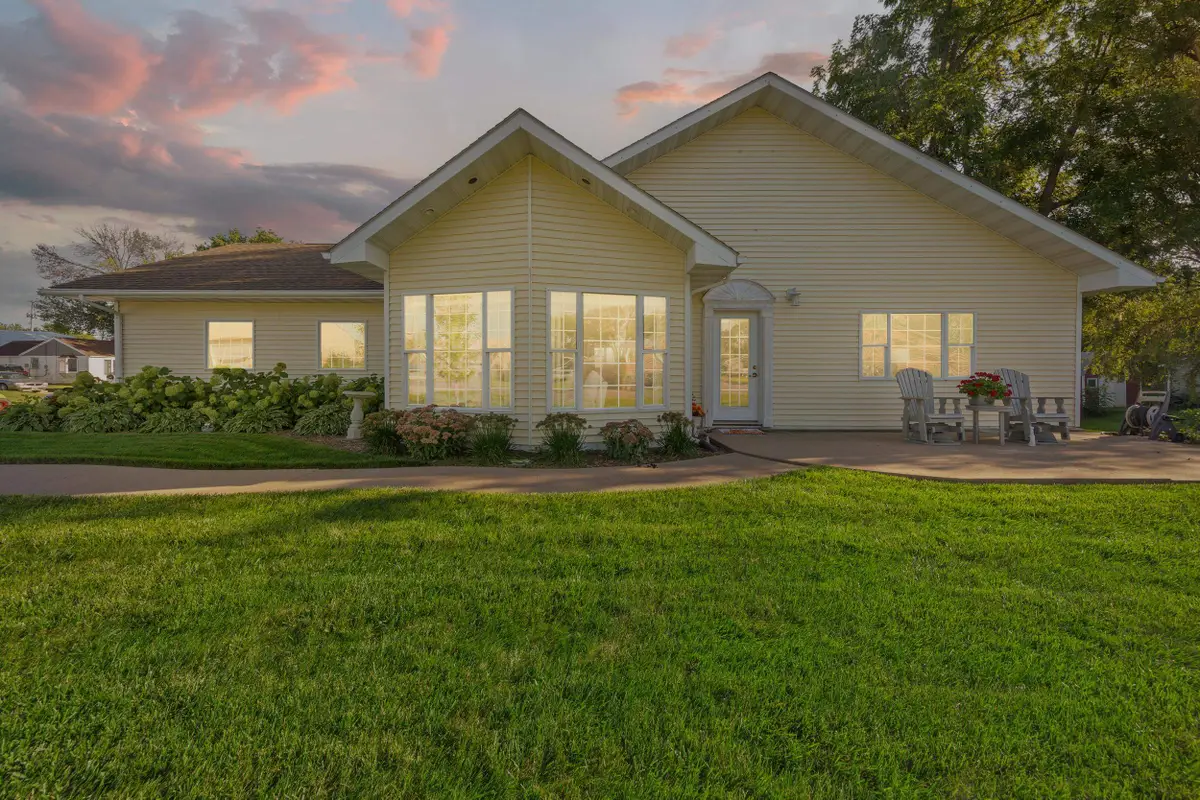 209 S 4th Avenue, Armstrong, IA 50514 - #1