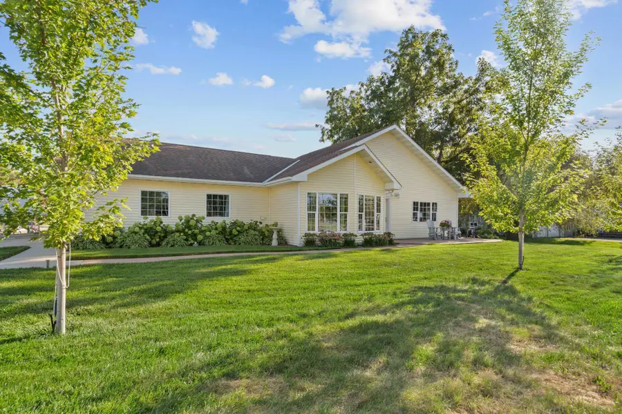 209 S 4th Avenue, Armstrong, IA 50514 - #2