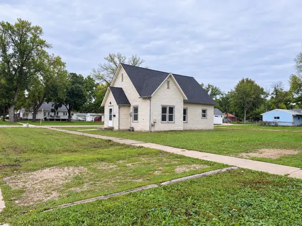 520 N 4th Street, Estherville, IA 51334