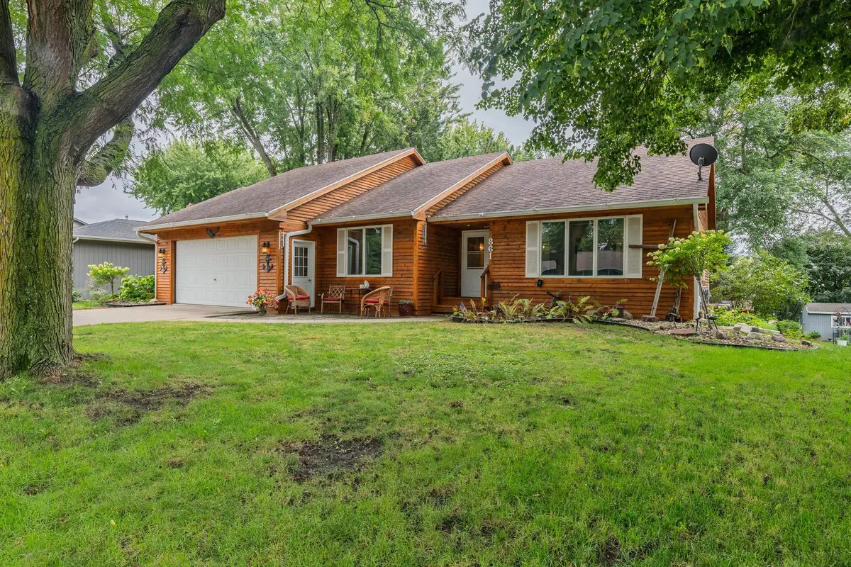 861 28th St, Spirit Lake, IA 51360 - #1