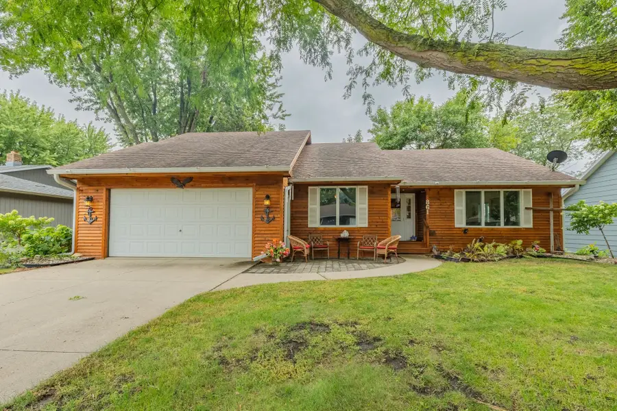 861 28th St, Spirit Lake, IA 51360 - #2