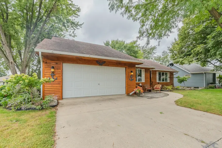 861 28th St, Spirit Lake, IA 51360 - #3