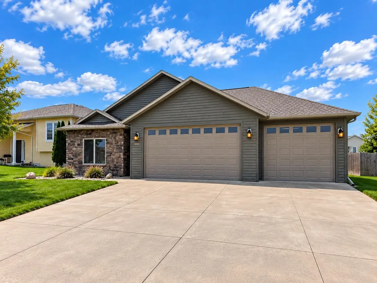 3721 Keokuk Avenue, Spirit Lake, IA 51360 - #1