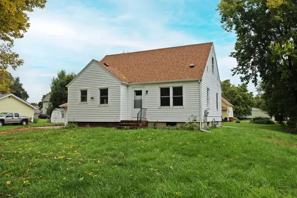 1015 4th Avenue S, Estherville, IA 51334